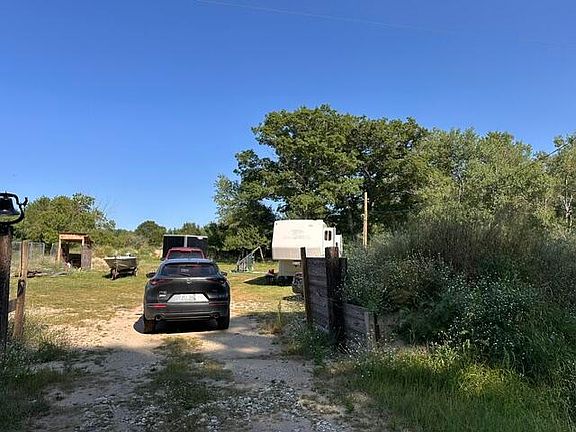 3rd image of 207 Skocelas Rd S