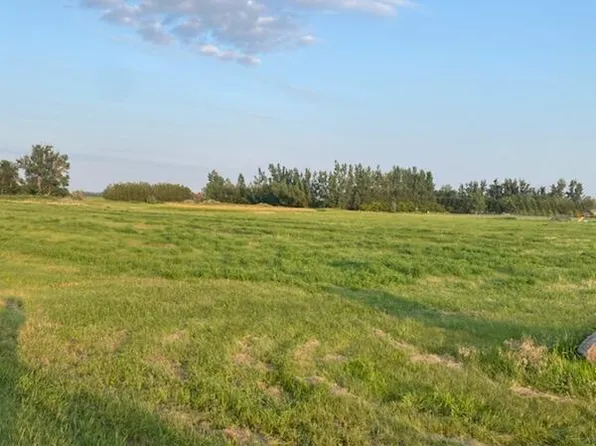 3102 Hoggarth Dr, Jamestown, ND 58401
