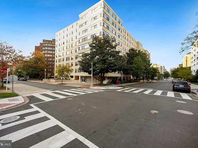 2401 Washington Cir NW #H-803 — Photo 37