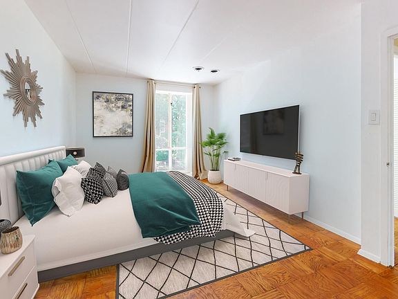 4th image of 2646 Redcoat Dr #109
