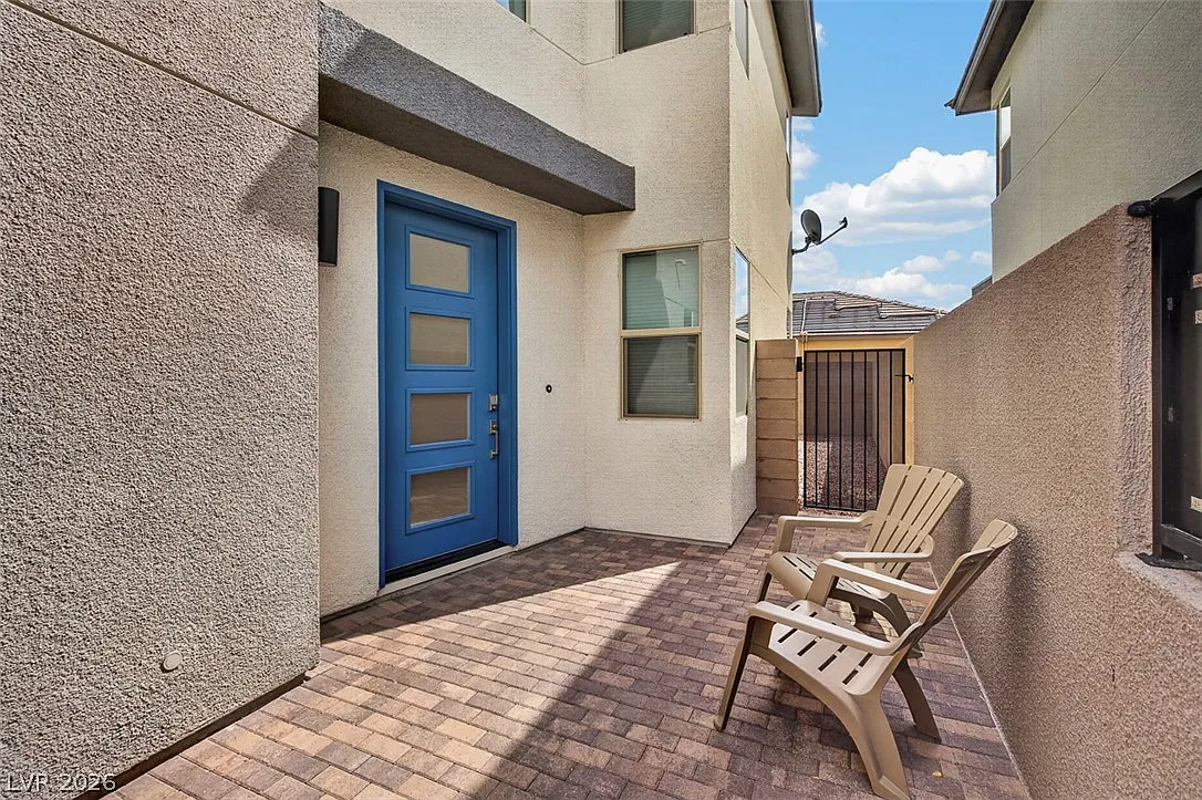 4 bed, 3.0 bath, 2417 sqft, $3,500 — Photo 4