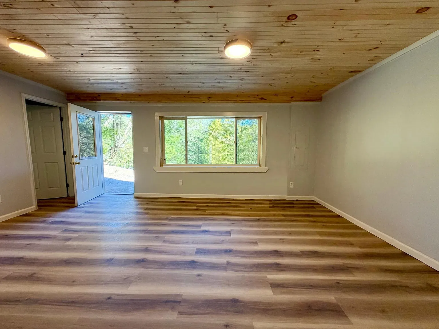 1 bed, 900 sqft, $1,150 — Photo 3