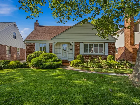 163 Laurel Drive, New Hyde Park, NY 11040