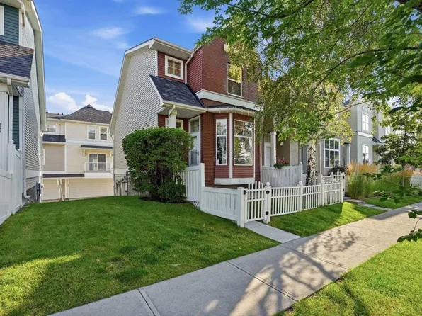 160 S Promenade Way SE, Calgary, AB T2Z 4E9