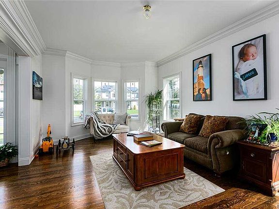 3rd image of 6 Frank Ct