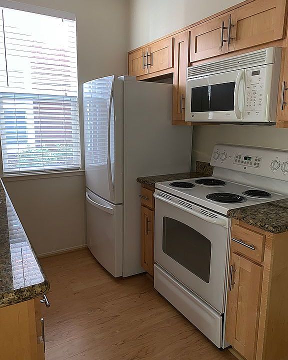 1st image of 75 Bayside Ct