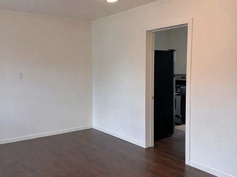 Alvin Apartments — Photo 22