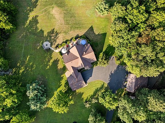 4th image of 279 Shaffer Rd
