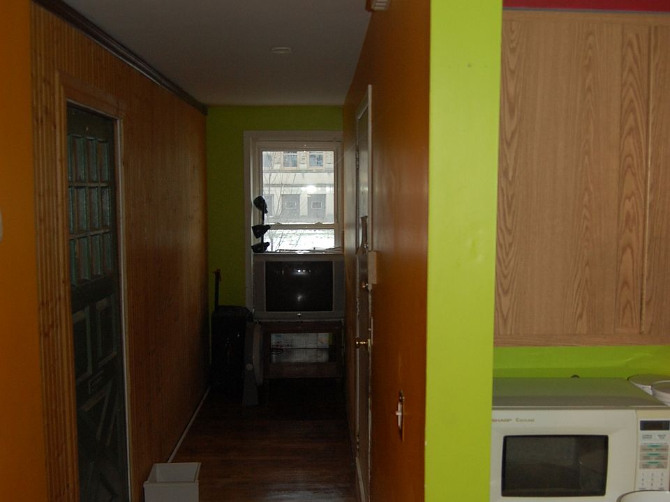 FL 1, entry hallway