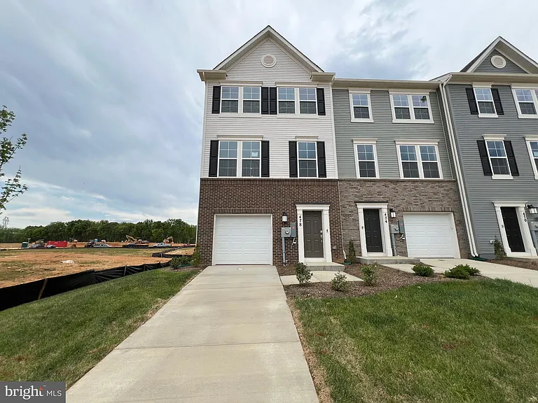 478 Seeback Dr — Photo 1