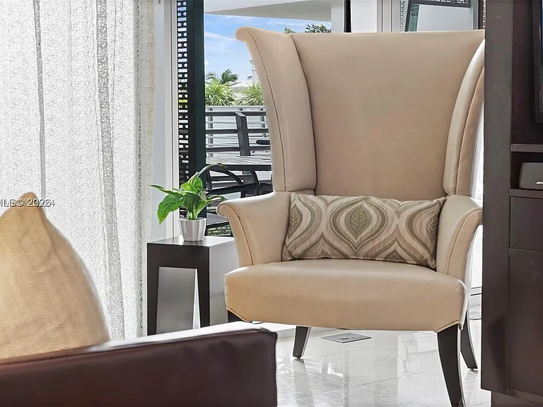 1437 Collins Ave #327 — Photo 9