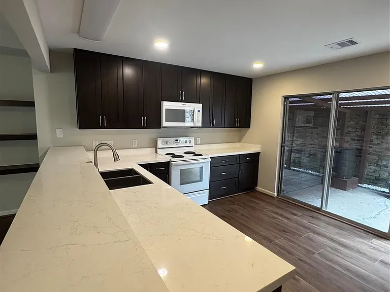 8807 Belle Glen Dr — Photo 5