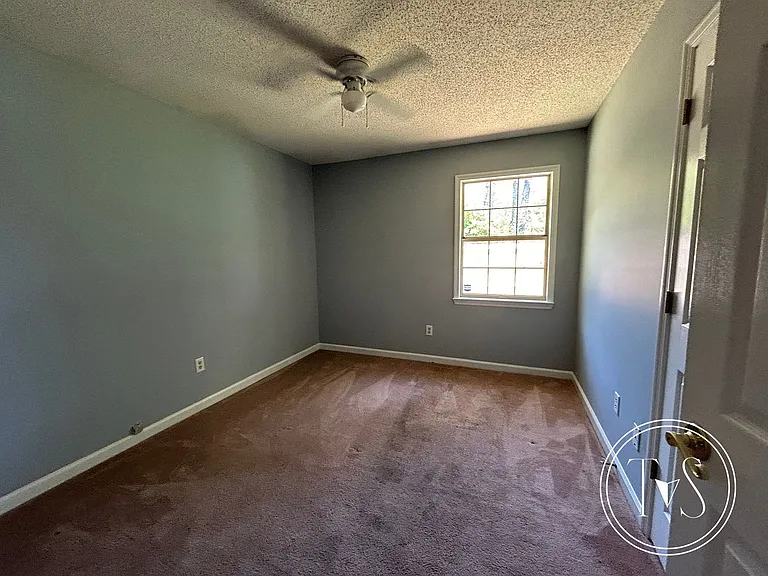 1012 Farr Ct — Photo 11