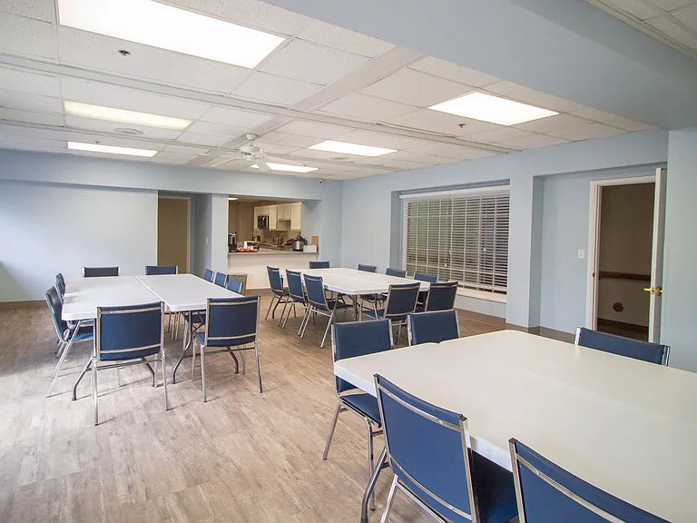 Oxford Park Towers of Berkley Senior Community — Photo 17