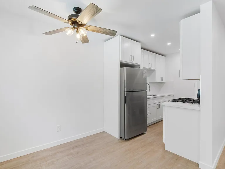 323 E Chestnut St #7 — Photo 3
