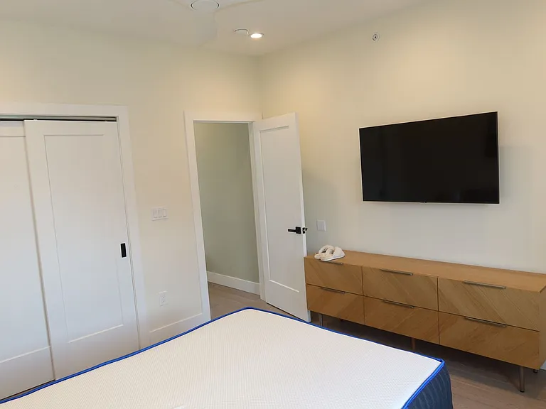 166 W Laurel St — Photo 26