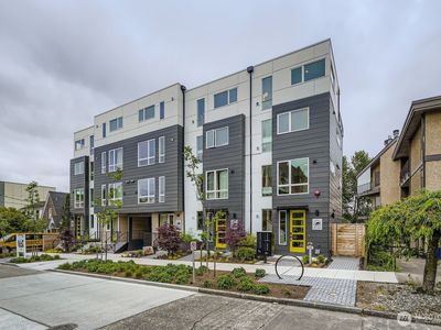 511 Howe Street #A, Seattle, WA, 98109