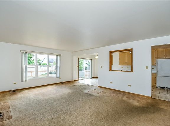 3rd image of 912 Redwood Dr