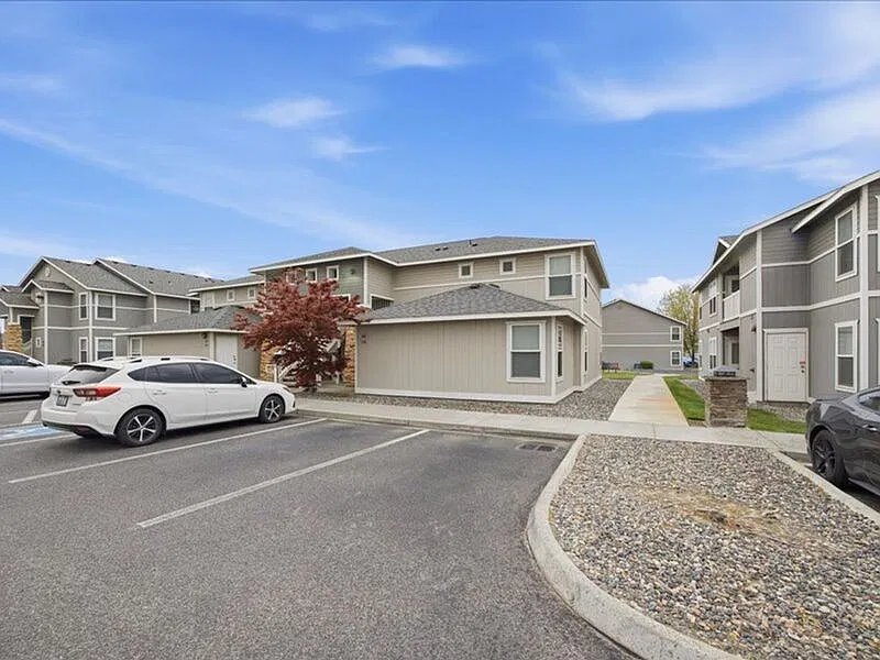 2 bed, 2.0 bath, 938 sqft, $1,450 — Photo 3