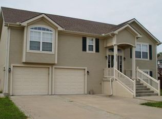 2307 Gettysburg Dr, Leavenworth, KS 66048