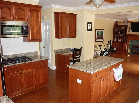 4th image of 192 Staffordshire Cir
