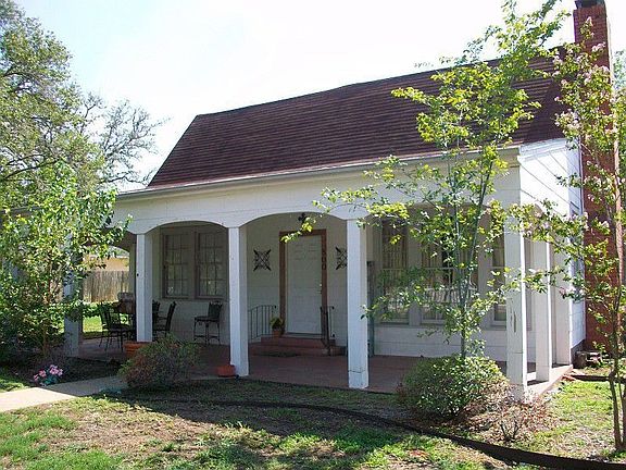 2nd image of 800 Hereford St