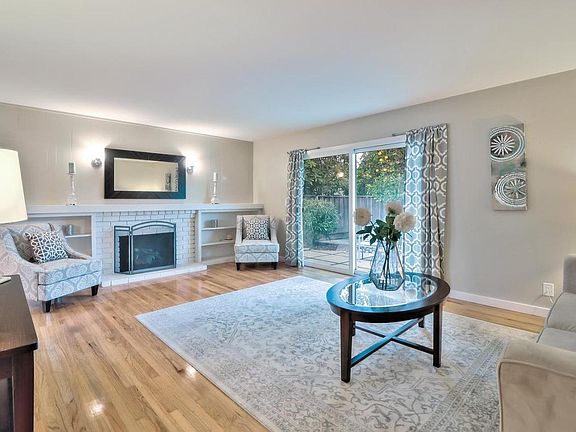 5th image of 845 W Sunnyoaks Ave