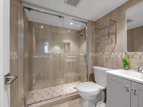 219-44 Peck Avenue image 28 of 32