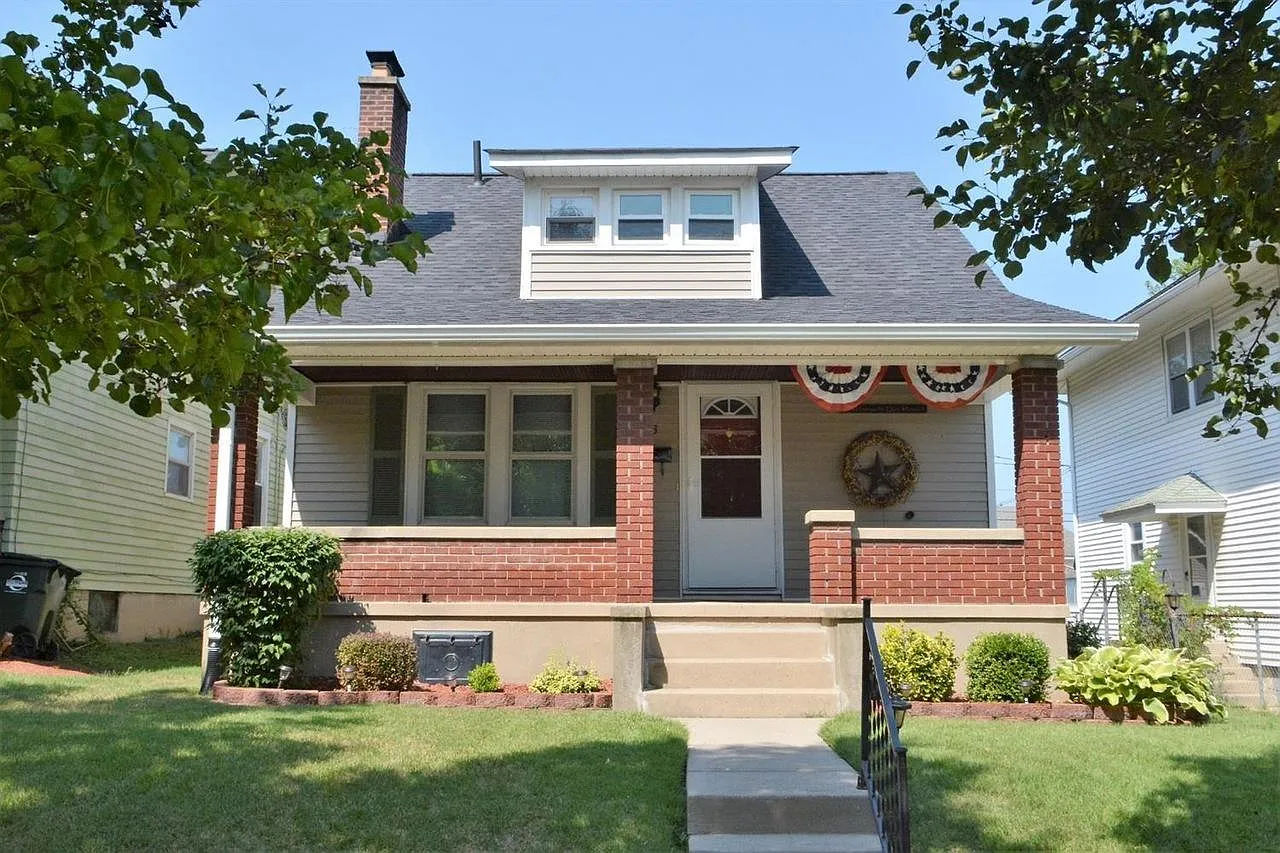 3 bed, 1370 sqft, $1,895 — Photo 1