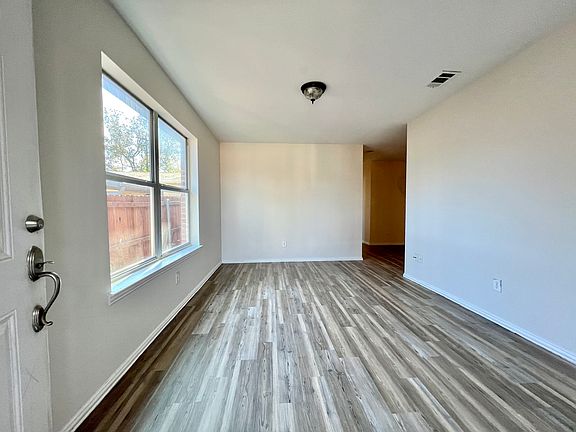 3rd image of 3125 W Loraine St