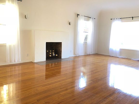 3rd image of 1108 S Hayworth Ave