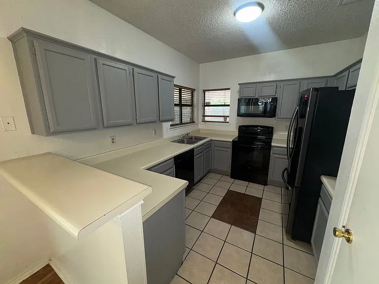 1012 Garden Trl — Photo 13
