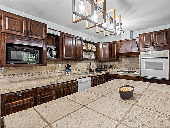 5th image of 112 Fairlane Dr