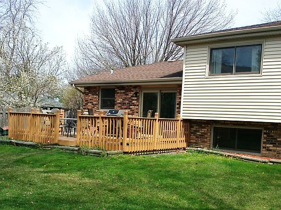 3rd image of 8965 Beacon Ln