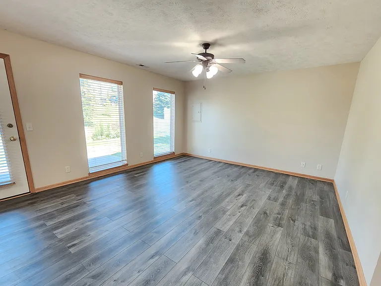 1818 Sawyer St — Photo 8