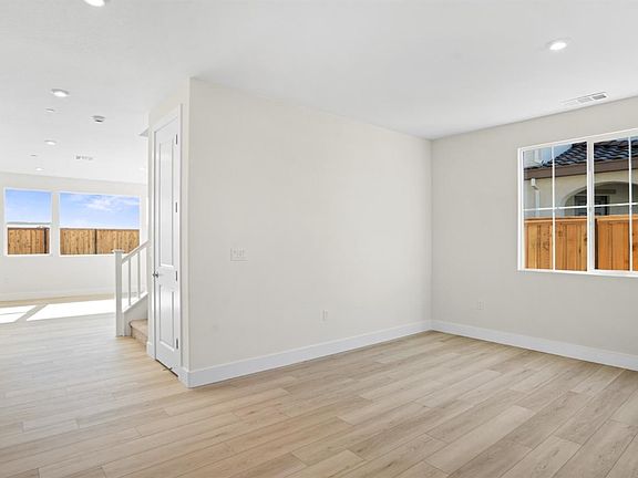 4th image of 2674 Wisteria Drive