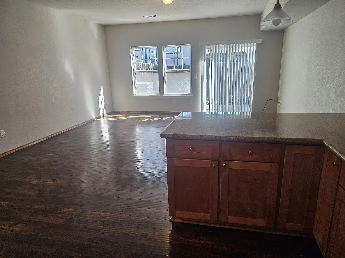 2 bed, 2.5 bath, 1526 sqft, $1,595 — Photo 4