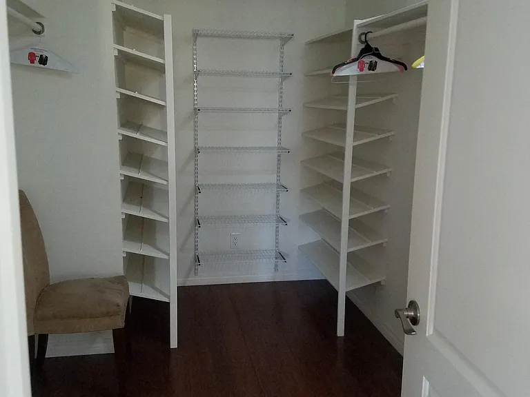 385 Panama Ave — Photo 20