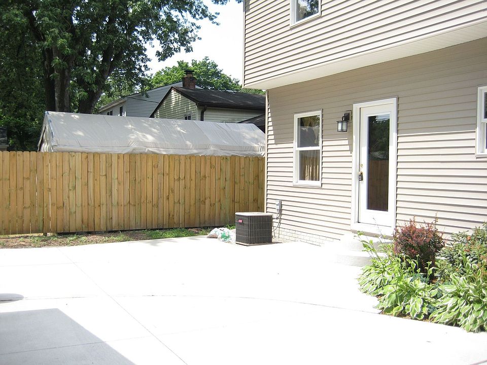 2nd image of 1712 N Maple Ave