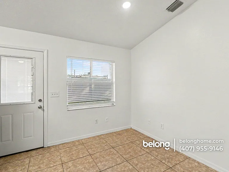 540 W Comstock Ave — Photo 18