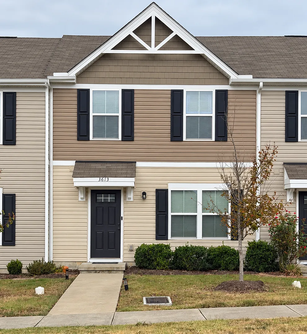 3 bed, 2.5 bath, 1220 sqft, $2,300 — Photo 1