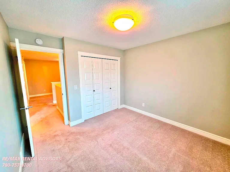 3885 Robins Cres NW — Photo 11