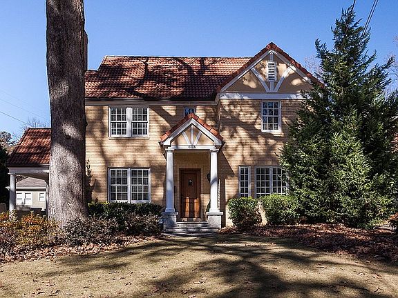 3rd image of 606 E Morningside Dr NE