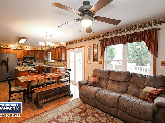 Kitchen / Living Room