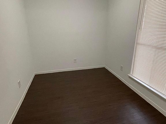 2nd image of 407 Gladstell St Unit 17