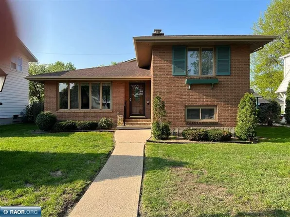 720 9th St S, Virginia, MN 55792