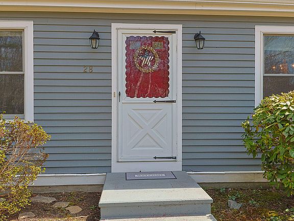 3rd image of 28 Buckingham Drive