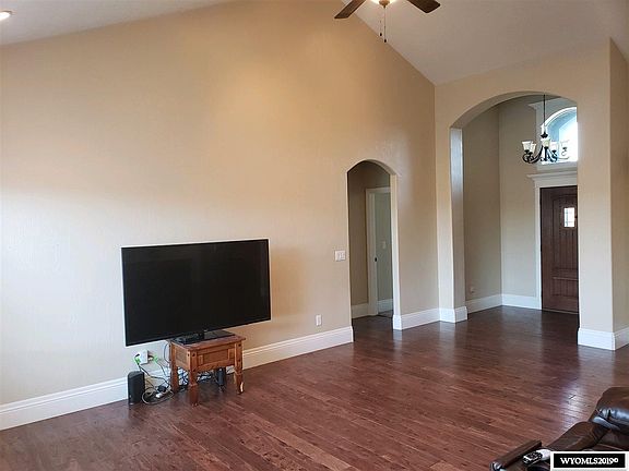 5th image of 3247 Scott Dr