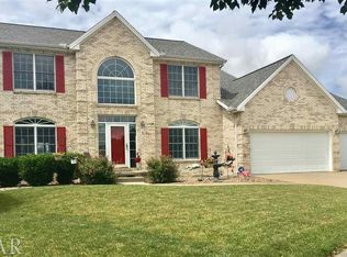 3 Shoal Creek Ct, Bloomington, IL