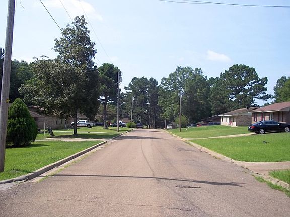 5th image of 125 Gray Dr